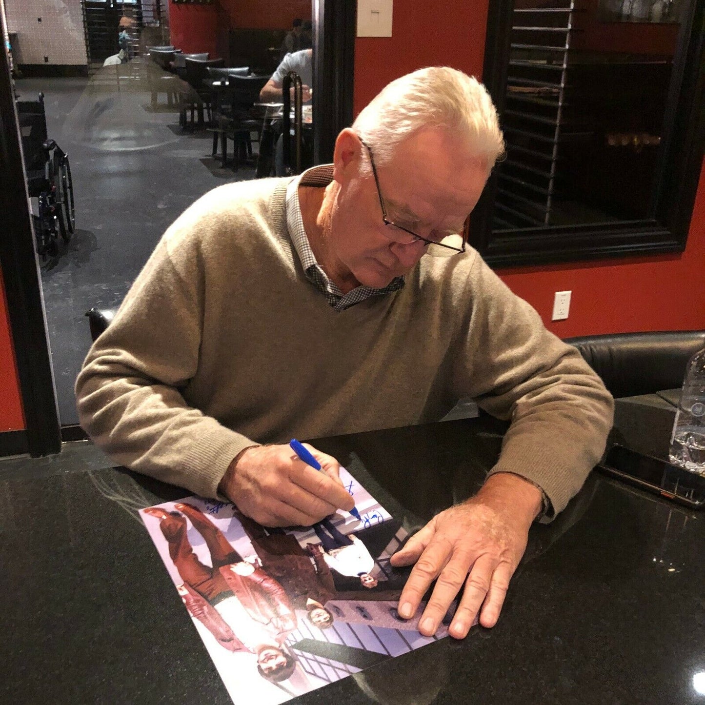 Auto Montreal Canadiens Larry Robinson 8x10 Photo 3 w Best Defenceman in History