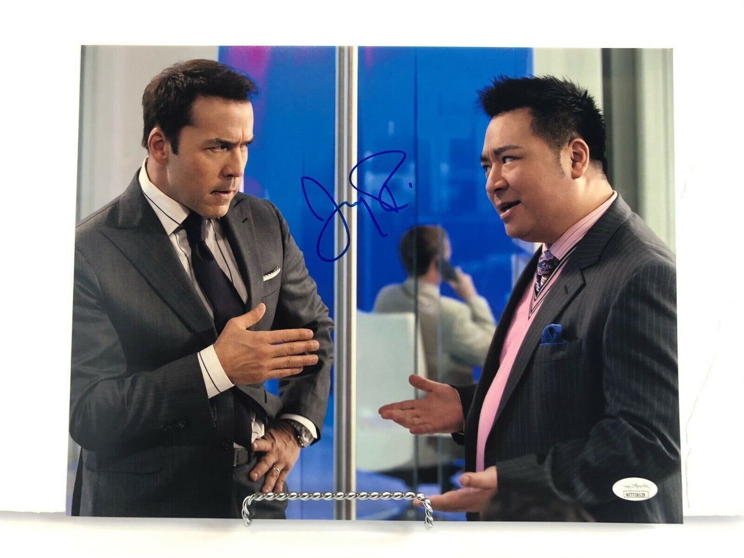 Autographed Jeremy Piven Entourage 11x14 Photo signed Ari Gold JSA witnessed