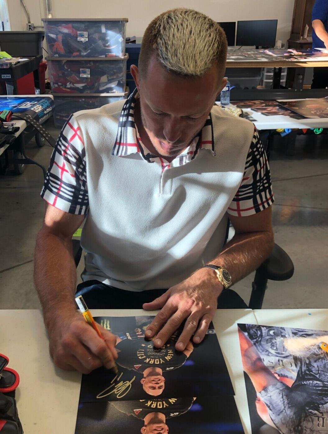 Photo 8x10 autographiée du membre du Temple de la renommée de l'UFC Georges St Pierre #3 Original avec JSA