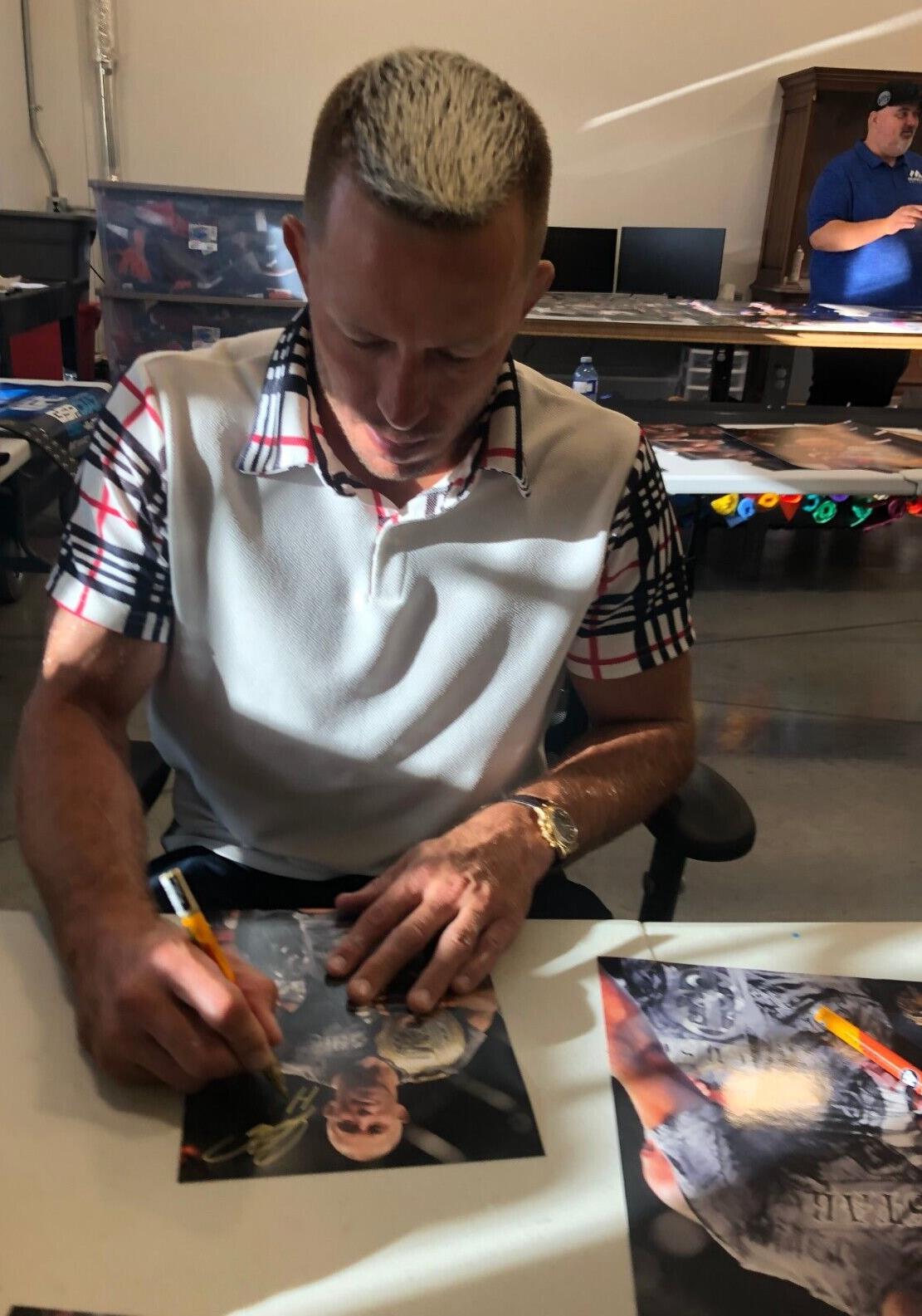 Photo 8x10 autographiée du membre du Temple de la renommée de l'UFC Georges St Pierre #3 Original avec JSA