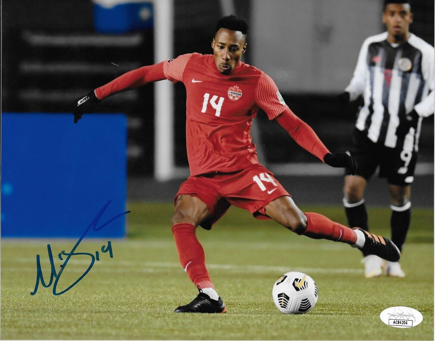 Photo autographiée de Mark-Anthony Kaye de l'équipe canadienne de soccer 8x10, 3 authentification JSA