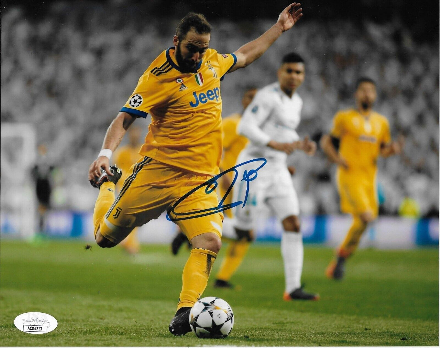 Autographed Gonzalo Higuain Juventus Soccer 8x10 Photo 2 with JSA Authentication