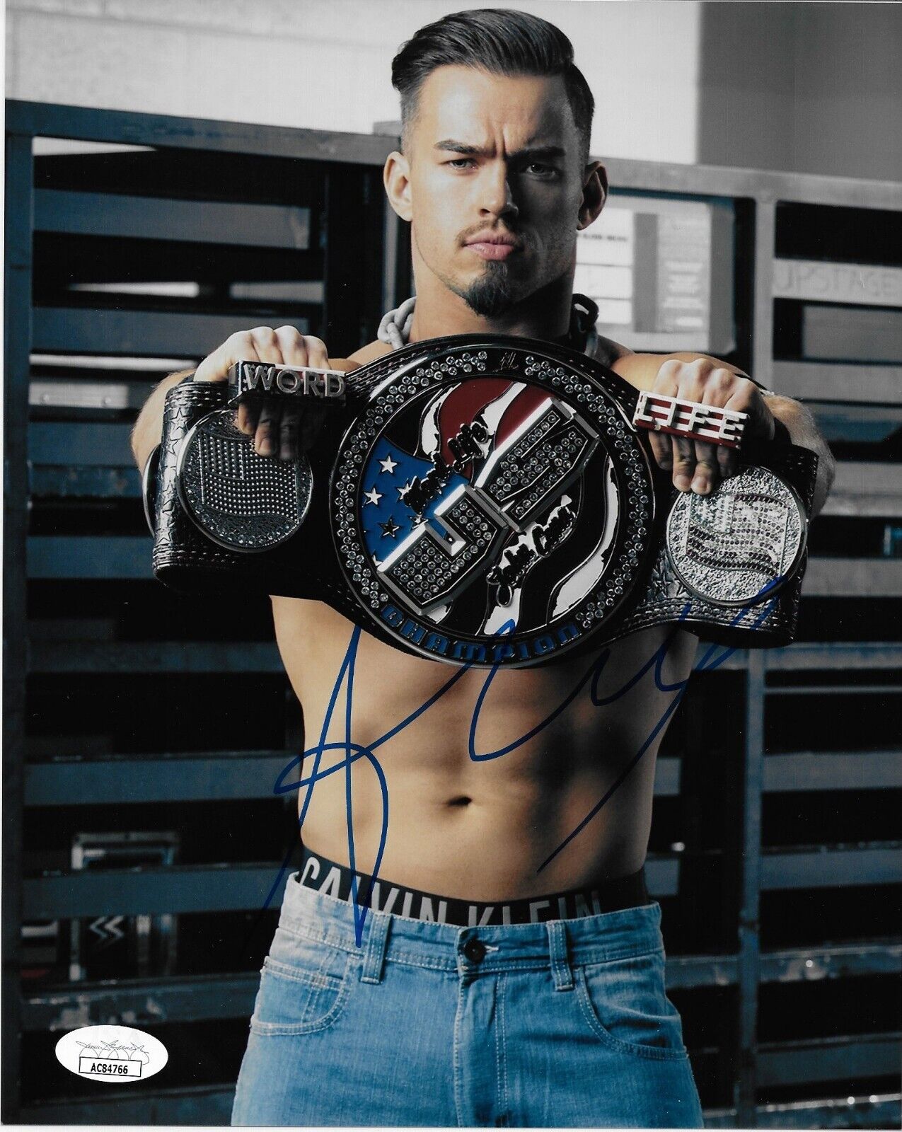 Photo autographiée de catch signée par Austin Theory WWE 8x10 avec authentification JSA