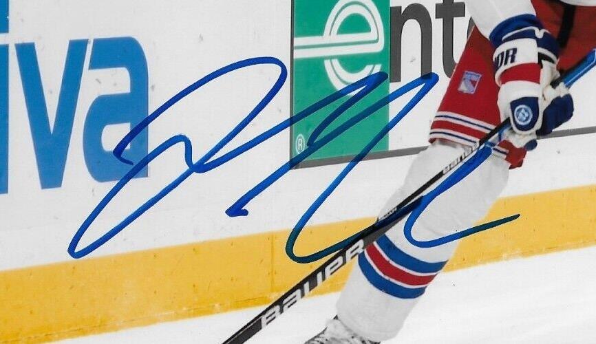 Photo originale autographiée de Jacob Trouba des Rangers de New York 8x10