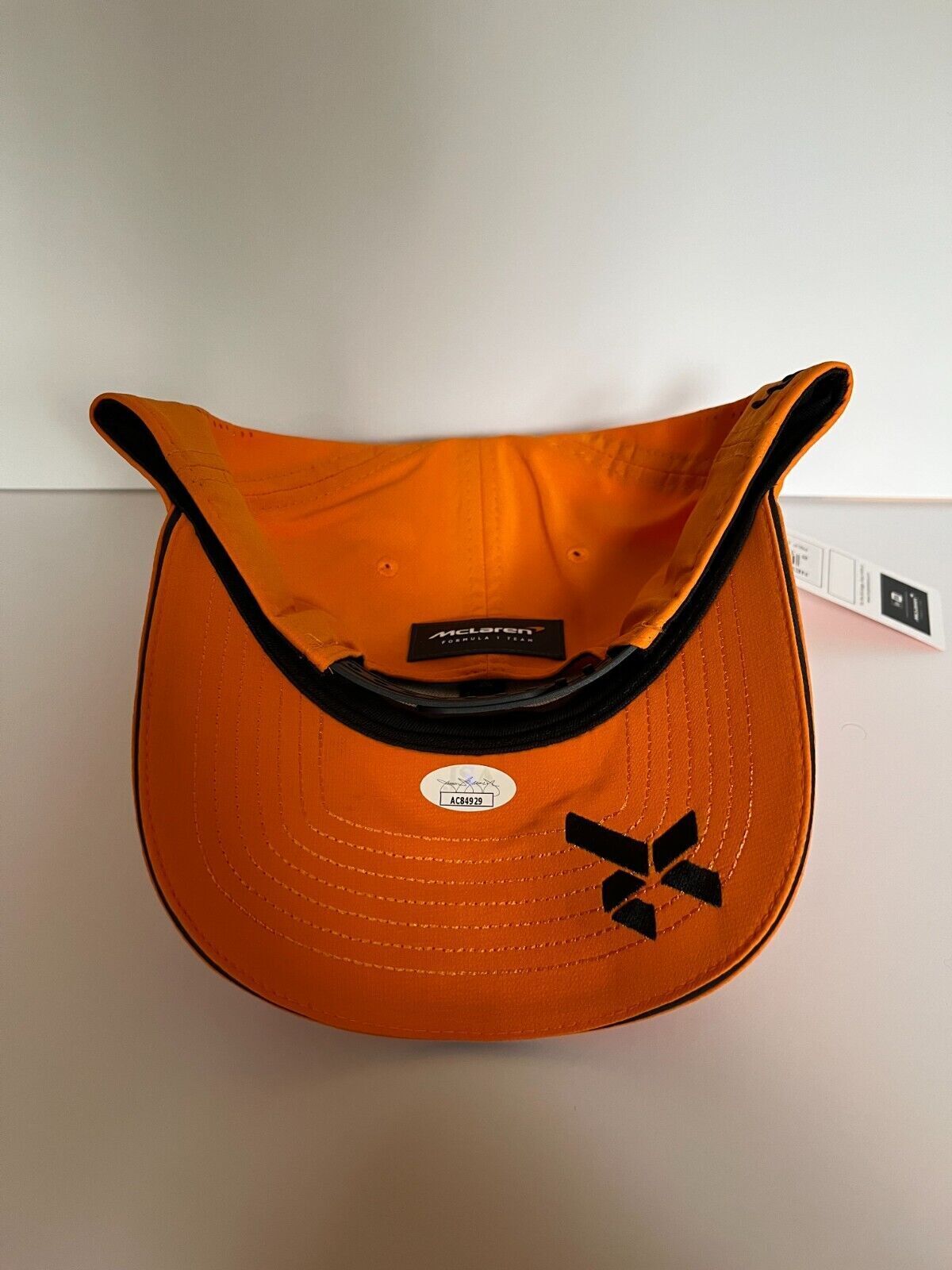 Chapeau signé par Daniel Ricciardo pour la Formule 1 McLaren 2023 Original JSA