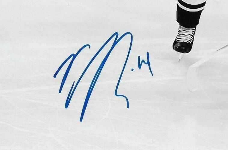 Auto. Canadiens de Montréal Nick Suzuki 8x10 Photo #3 Original avec authentification JSA