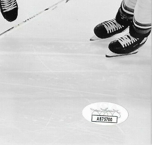 Auto. Canadiens de Montréal Nick Suzuki 8x10 Photo #3 Original avec authentification JSA