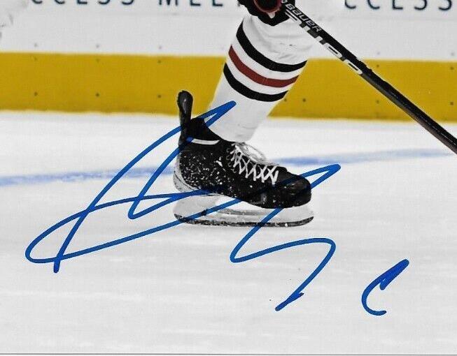 Photo autographiée 8x10 signée par Alex Vlasic des Blackhawks de Chicago #2