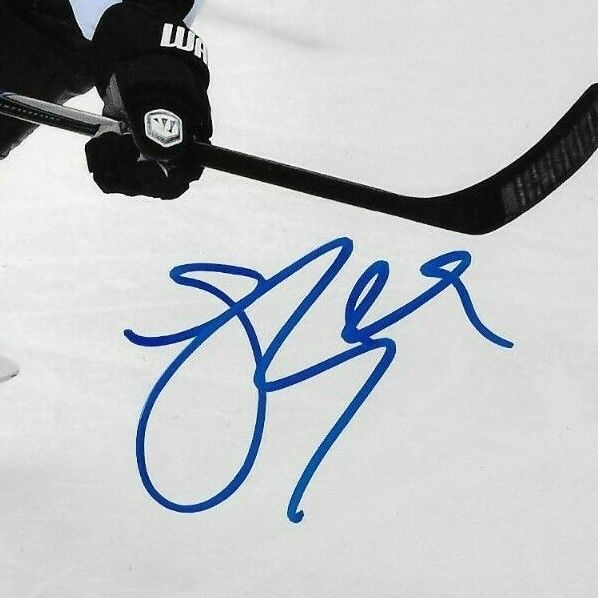 Signed Johnny Oduya Winnipeg Jets Autographed 8x10 Photo #1 Original
