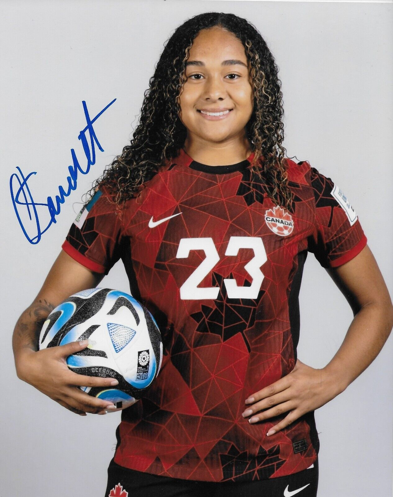 Photo autographiée 8x10 de l'équipe canadienne de soccer féminin d'Olivia Smith #3