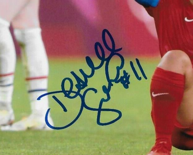 Signed Desiree Scott Team Canada Soccer Gold 2020 Tokyo Olympics 8x10 Photo #2