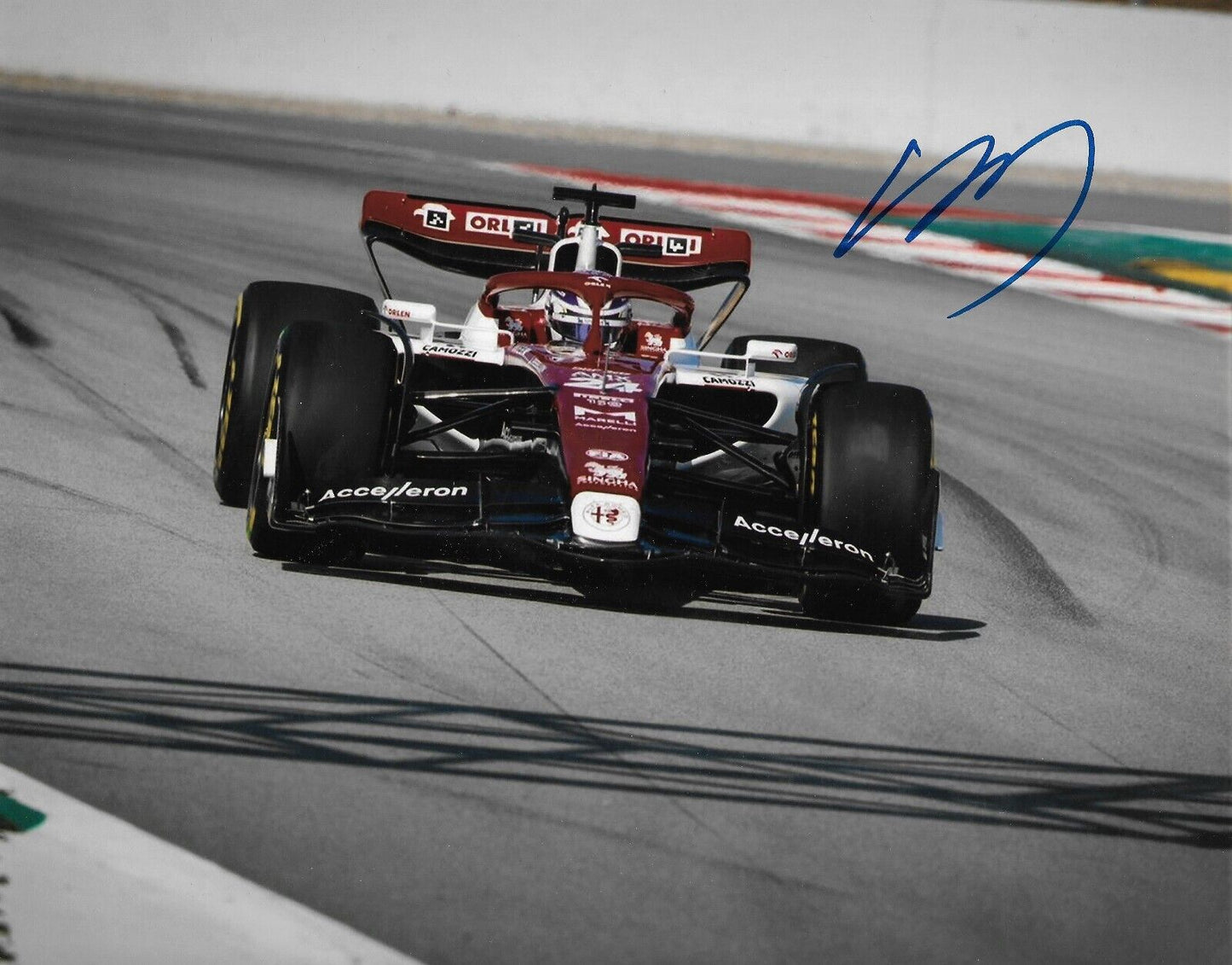 Photo autographiée 8x10 de Zhou Guanyu Formule 1 Alpha Romeo n°1 originale