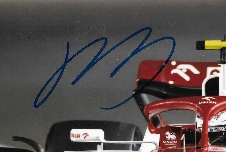 Photo autographiée 8x10 de Zhou Guanyu Formule 1 Alpha Romeo n°3 originale