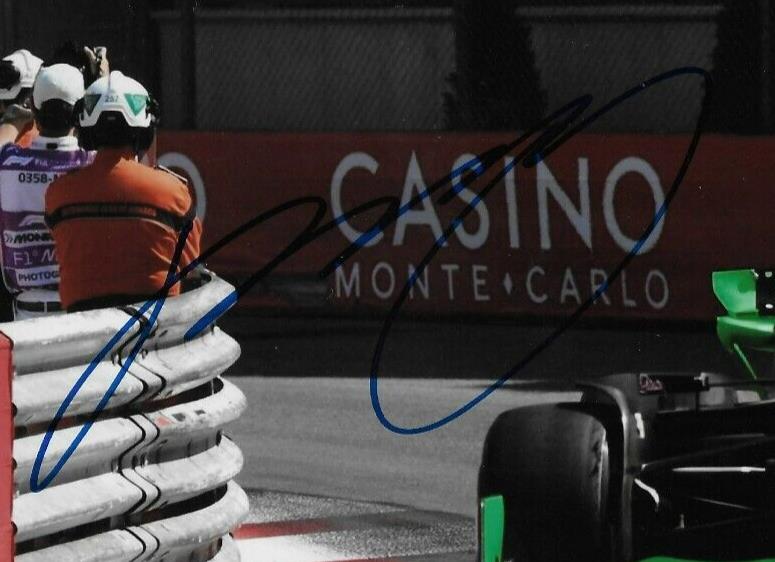 Photo originale signée Zhou Guanyu Formule 1 Kick Sauber Ferrari Racing 8x10 #6