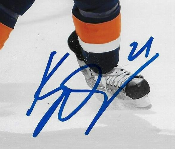 Photo autographiée 8x10 signée Kyle Okposo par les Islanders de New York #4
