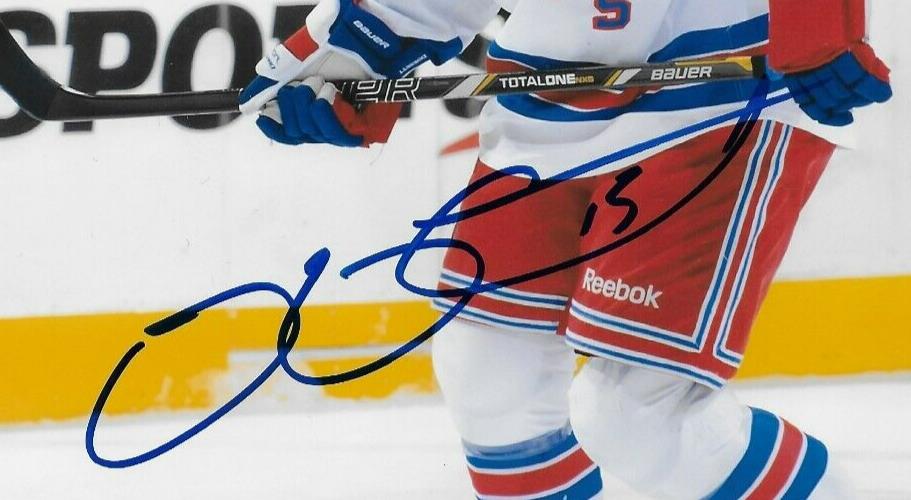 Photo 8x10 autographiée par Derek Dorsett des Rangers de New York #2