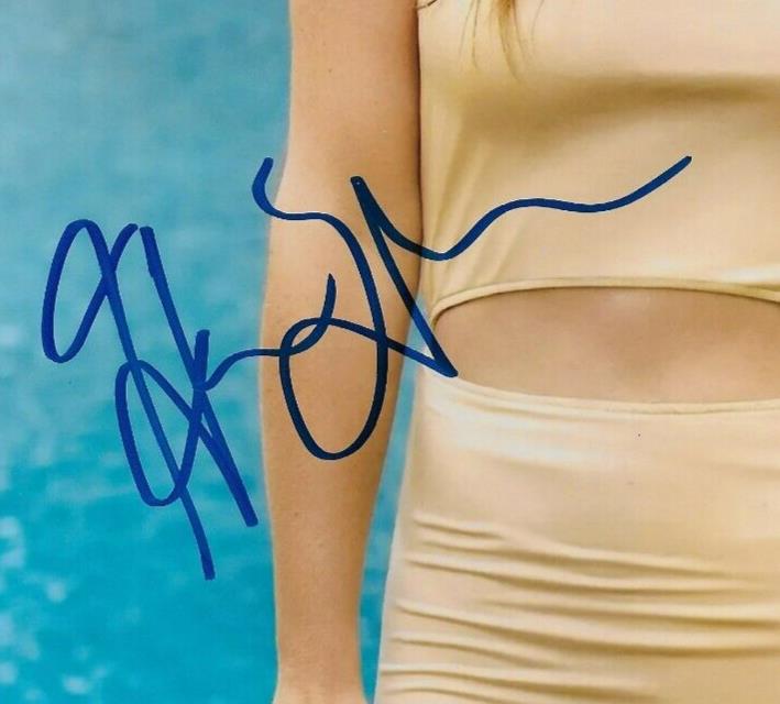 Photo autographiée 8x10 de la comédienne Hannah Berner Summer House #2 originale