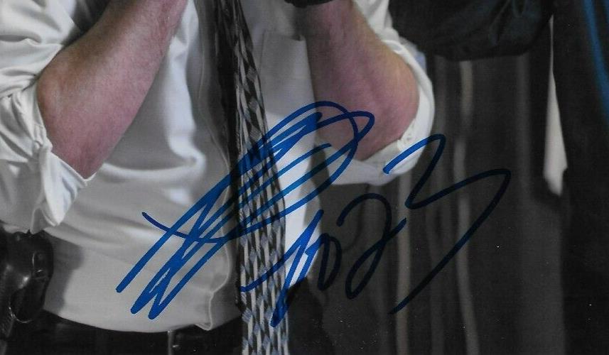 Photo 8x10 signée par Leslie Jones et autographiée par Masterminds #3