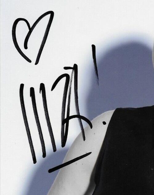 Signed Iliza Shlesinger Last Comic Standing Autographed 8x10 Photo #9 Original