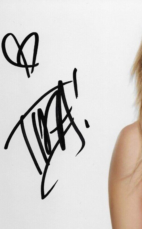 Signed Iliza Shlesinger Last Comic Standing Autographed 8x10 Photo #5 Original