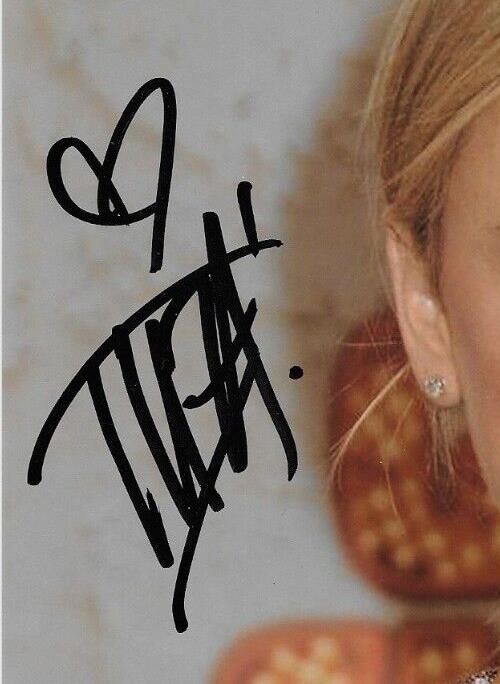 Signed Iliza Shlesinger Last Man Standing Autographed 8x10 Photo #3 Original