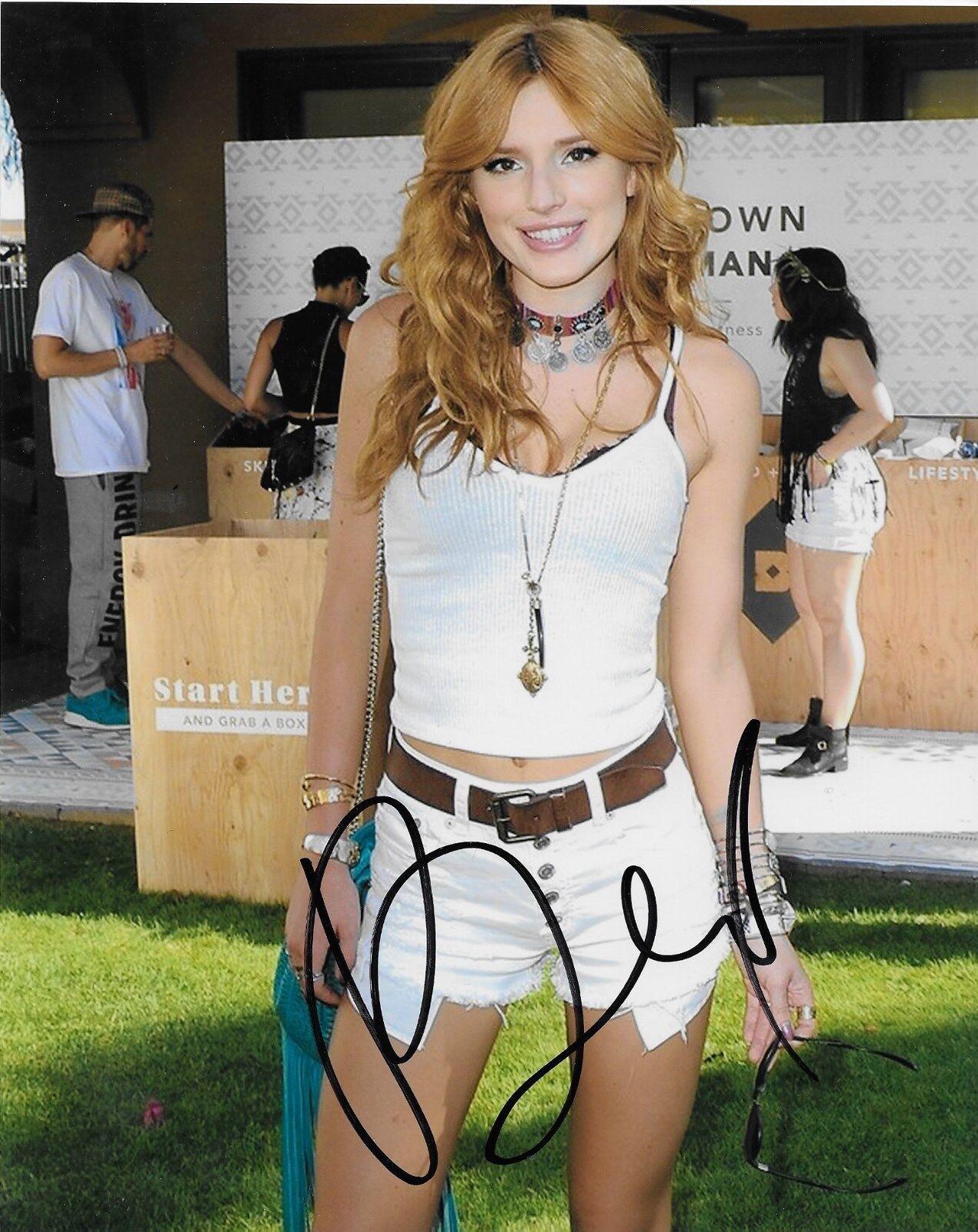 Signed Bella Thorne Shake It Up Autographed 8x10 Photo #2 Original