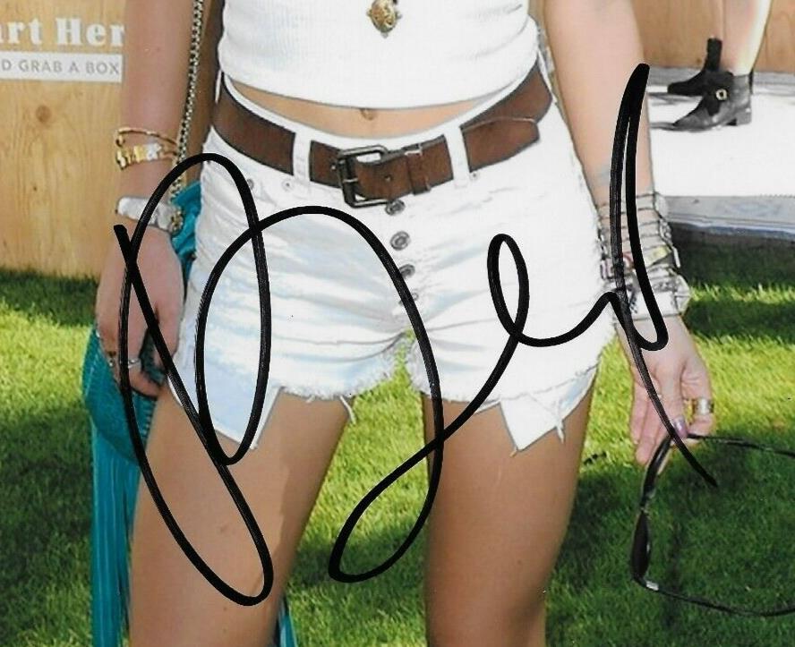 Signed Bella Thorne Shake It Up Autographed 8x10 Photo #2 Original