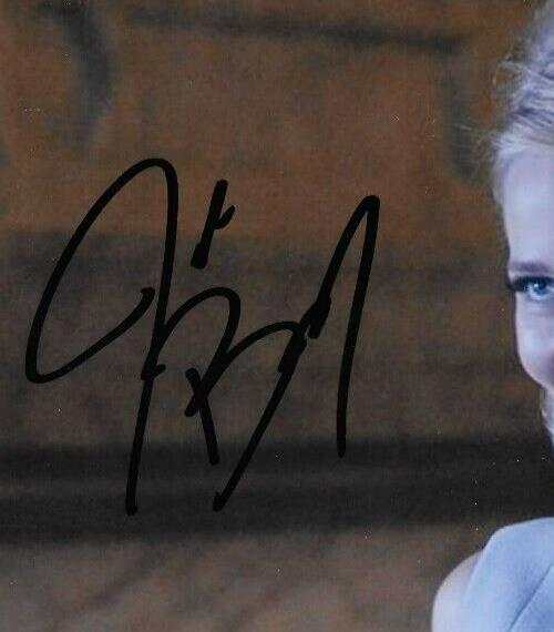 Photo 8x10 autographiée signée Johanna Braddy Quantico Unreal #2 Original