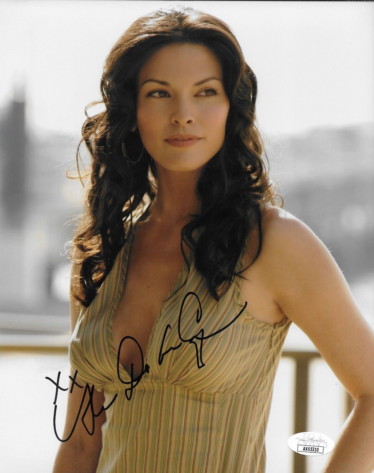 Signed Alana de la Garza FBI Original 8x10 Photo #2 with JSA Authentication