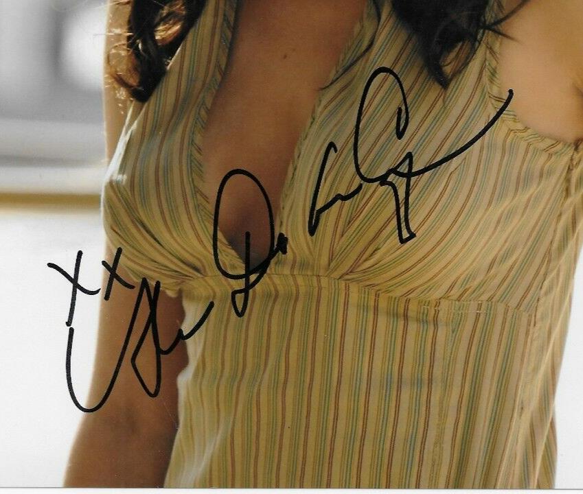 Signed Alana de la Garza FBI Original 8x10 Photo #2 with JSA Authentication