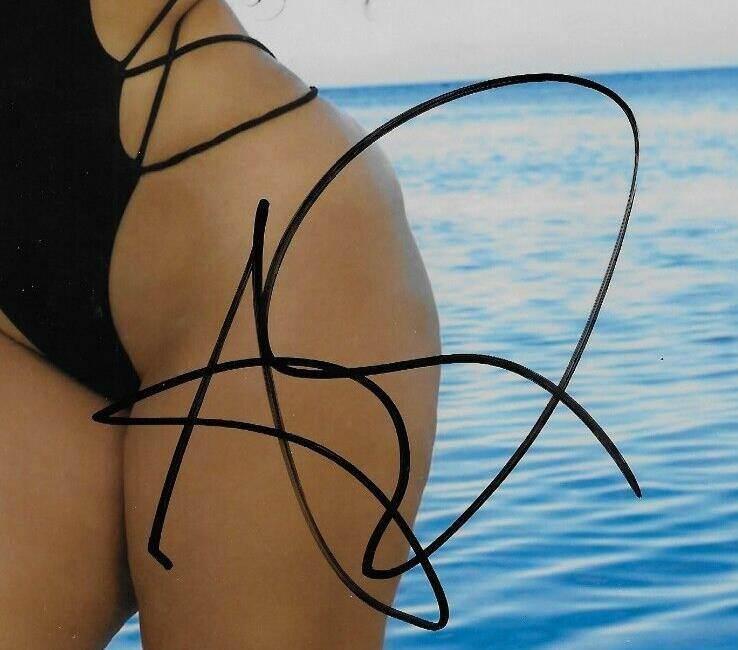 Signed Ashley Graham Model Sports Illustrated Swimsuit 8x10 Photo #2 Original