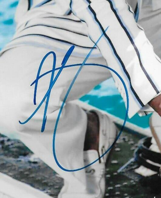 Signed Kevin Hart Actor Autographed 8x10 Photo #1 Original