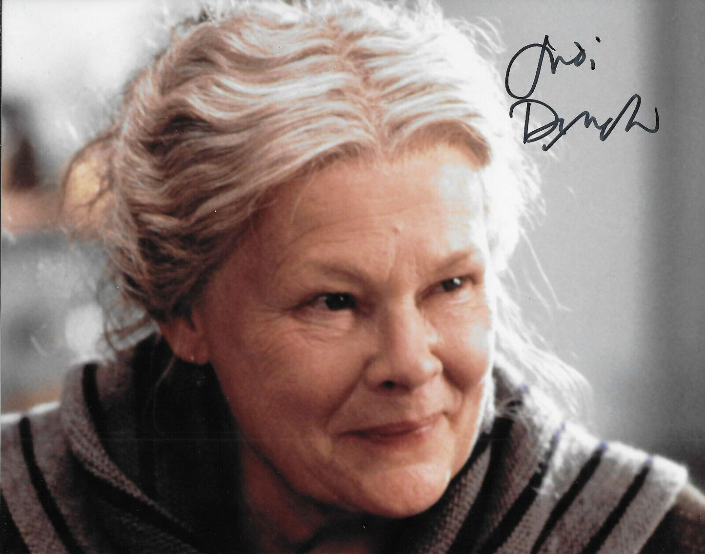 Photo originale autographiée de Judi Dench Chocolate 2000 8x10 #8 Original