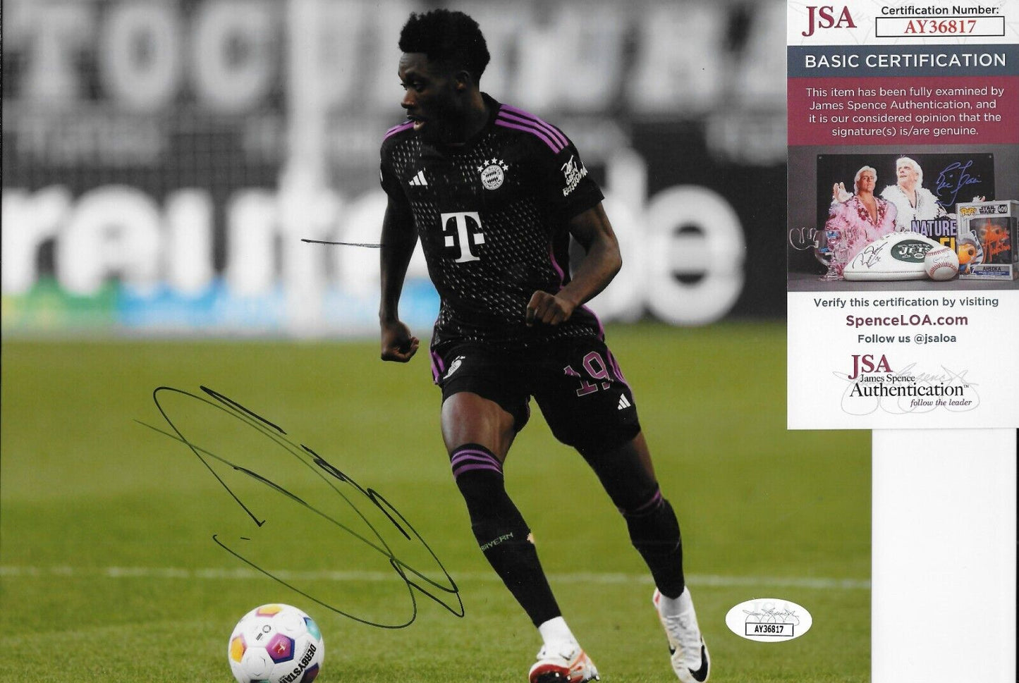 Signed Alphonso Davies FC Bayern Munich Soccer 8x10 Photo #1 JSA Authentication