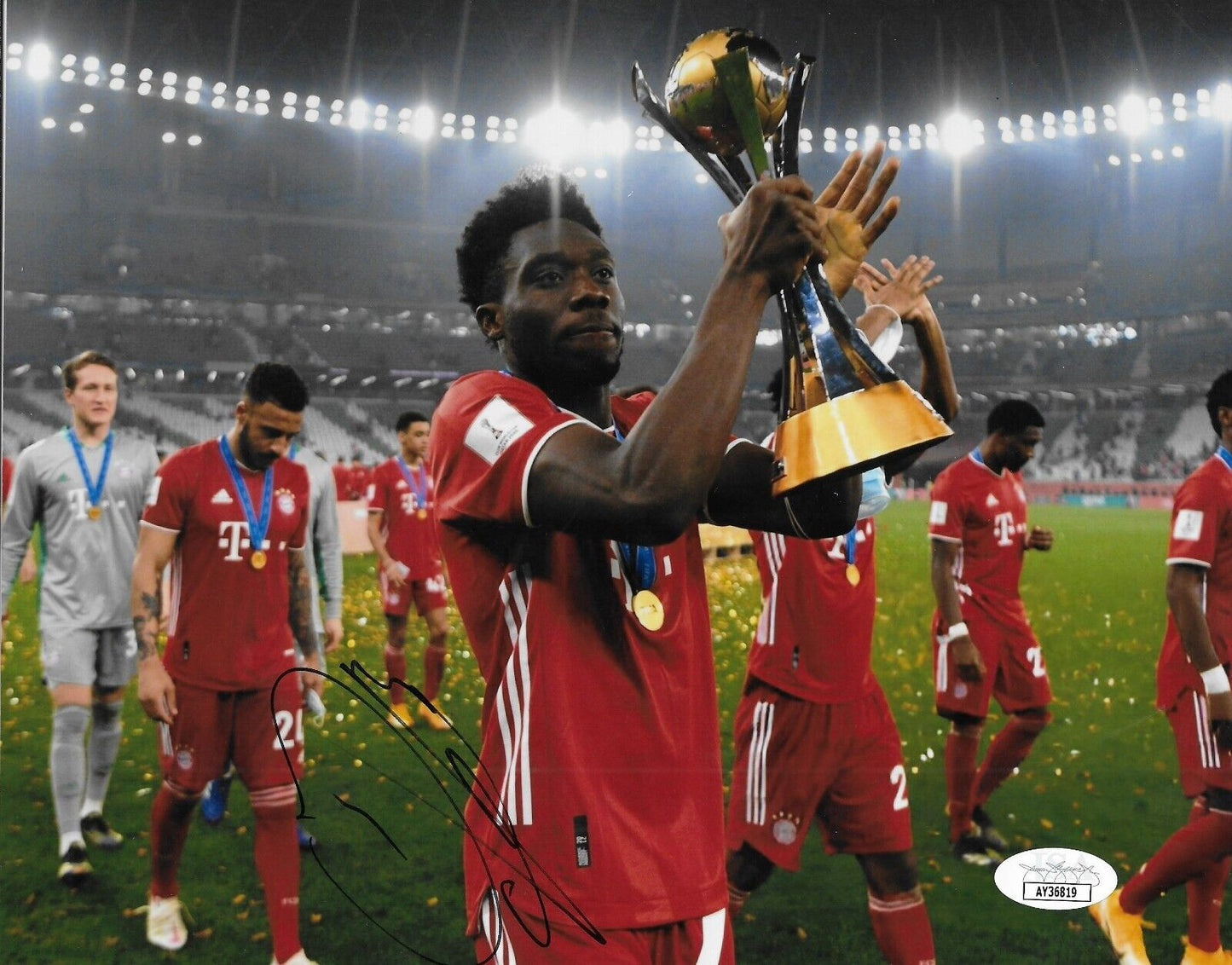 Signed Alphonso Davies FC Bayern Munich Soccer 8x10 Photo #5 JSA Authentication