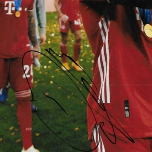 Signed Alphonso Davies FC Bayern Munich Soccer 8x10 Photo #5 JSA Authentication