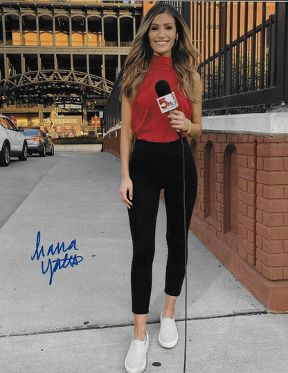 Signed Hanna Yates Carolina Hurricanes Broadcaster 8x10 Photo #3 Original