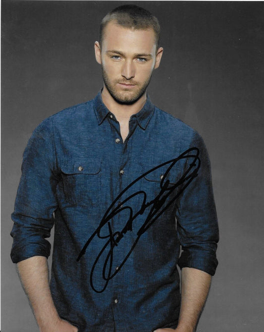 Autographié par Jake Mclaughlin, Quantico 8x10 2