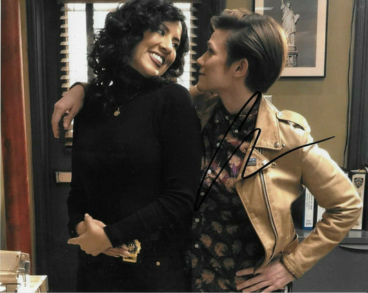 Autographed Actress Comedian Cameron Esposito 8x10 Photo Brooklyn Nine Nine