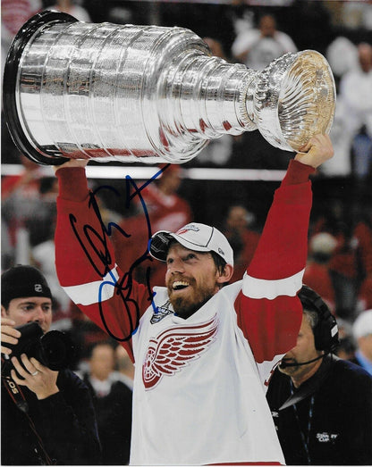 Autographed Detroit Red Wings Mikael Samuelsson Stanley Cup 8x10 Photo Original
