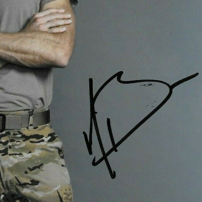 Photo autographiée de Matt Barr 8x10 pouces Sleepy Hallow Blood &amp; Treasure Valor 2
