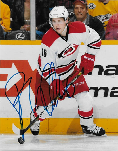 Photo autographiée de 8 x 10 cm d'Elias Lindholm des Hurricanes de la Caroline