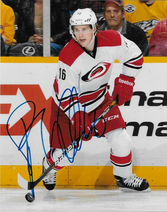 Photo autographiée de 8 x 10 cm d'Elias Lindholm des Hurricanes de la Caroline