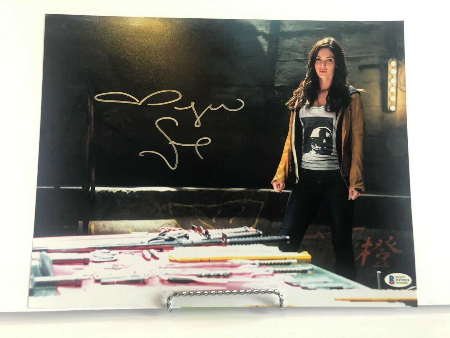 Autographed Megan Fox Ninja Turtles 11x14 Photo signed Beckett witnessed