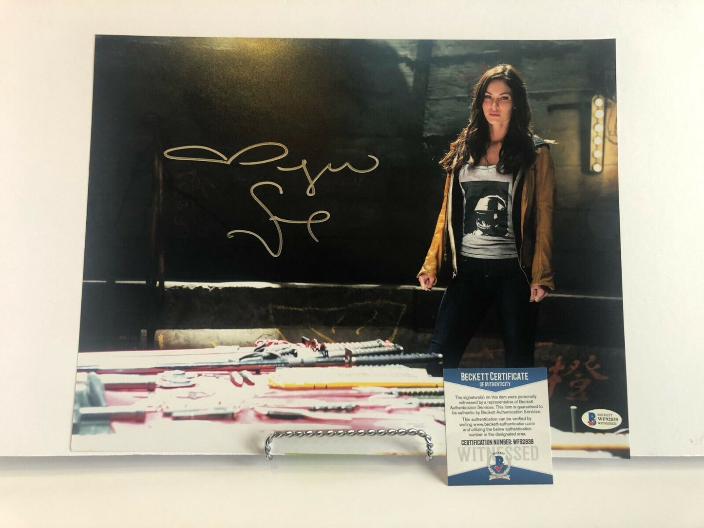 Autographed Megan Fox Ninja Turtles 11x14 Photo signed Beckett witnessed