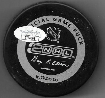 Auto. Boston Bruins Tom Johnson Official Game Puck Hof F 72 JSA Authentication