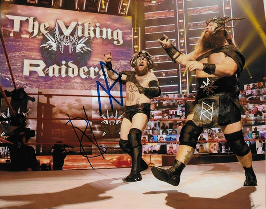 Autographié Wrestling Viking Raiders Erik &amp; Ivar Signé WWE 8x10 Ph. #4 Original