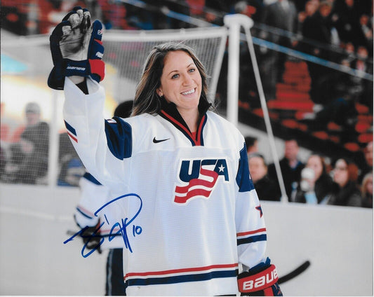 Photo 8x10 autographiée par Meghan Duggan de l'équipe américaine de hockey féminin aux Jeux olympiques #7