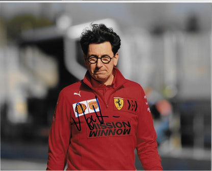 Photo 8x10 autographiée de Mattia Binotto de la Scuderia Ferrari de Formule 1 2022