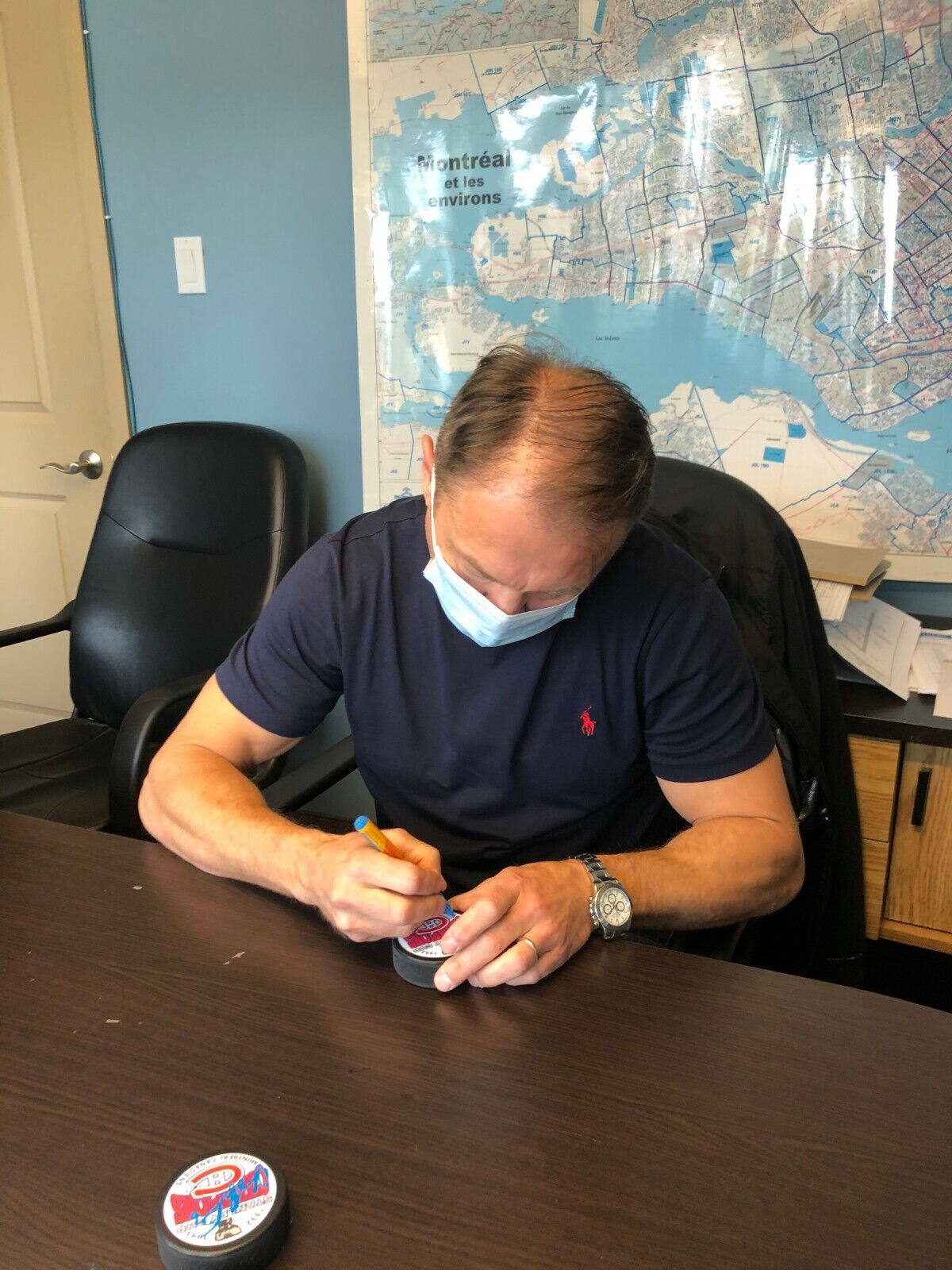Rondelle autographiée par Oleg Petrov des Canadiens de Montréal, champion de la Coupe Stanley 1992-1993